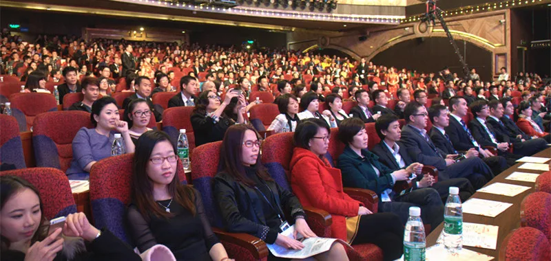 海雅集团新春联欢会暨优秀员工表彰大会昨晚隆重举行