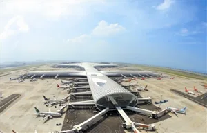 广东省代表委员建议增加深圳机场国际航线加快城市国际化进程——升格深圳机场为枢纽机场