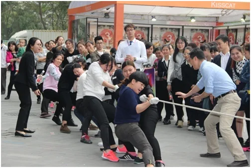 青春飞扬 活力绽放 ——海雅缤纷广场举行职工趣味运动会