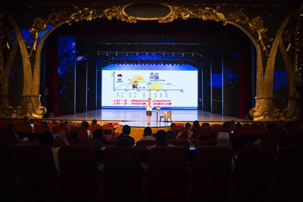 公益讲座|“海雅文化大讲堂”开讲 为市民送来文化大餐