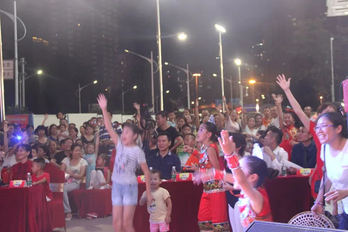 诗歌雅韵 情系海雅——海雅缤纷广场携手市民共同举办中秋主题晚会