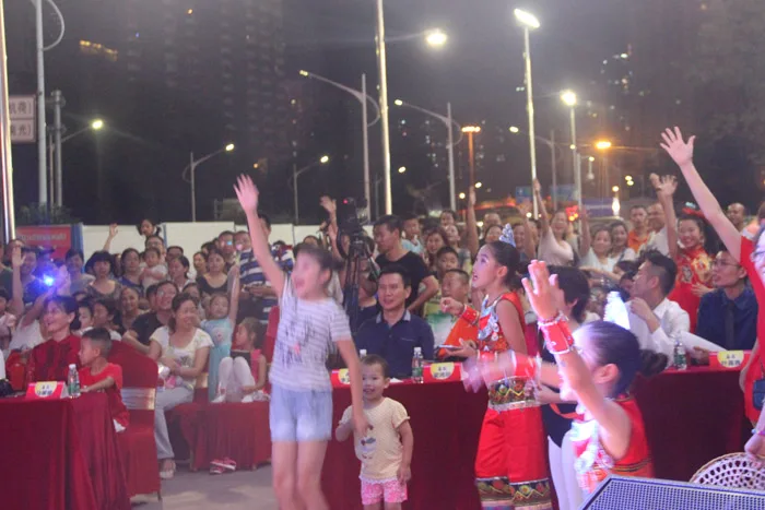 诗歌雅韵 情系海雅——海雅缤纷广场携手市民共同举办中秋主题晚会