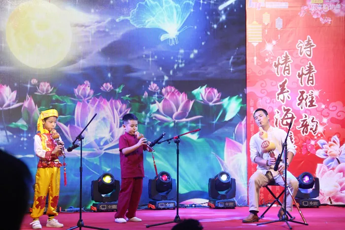 诗歌雅韵 情系海雅——海雅缤纷广场携手市民共同举办中秋主题晚会