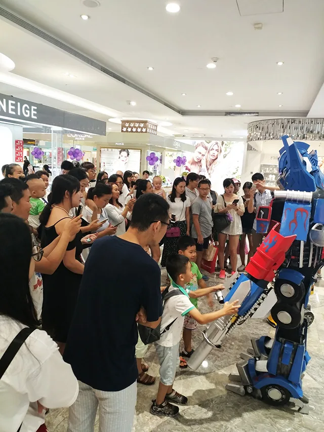 海雅缤纷广场迎来缤纷年中庆
