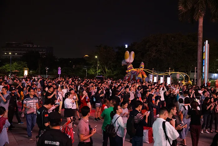 万人集合齐捉黄金猫 海雅缤纷城日销售突破一千万元