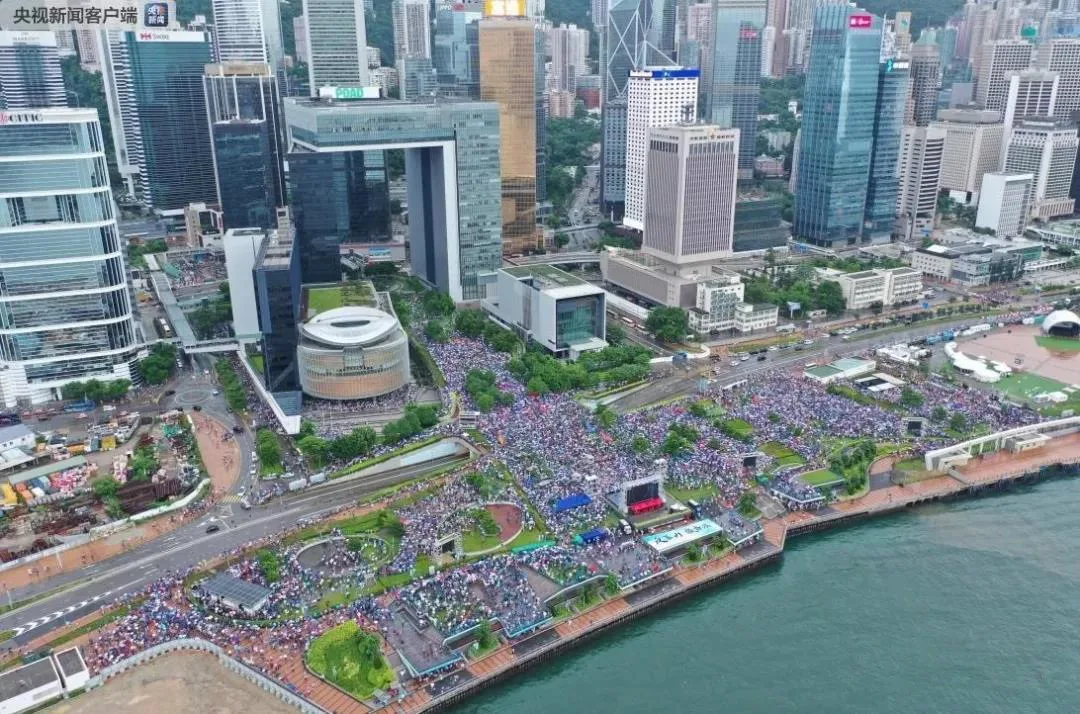 反暴力 救香港——香港举行47.6万人大集会 董事长涂辉龙参加