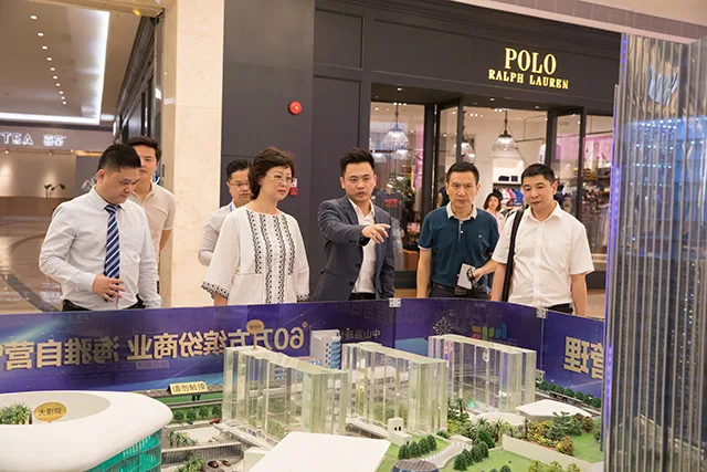 成都市武侯区领导率队考察海雅集团