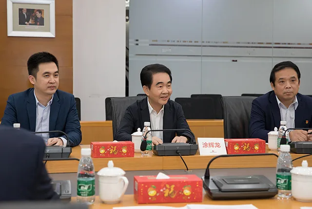 深圳市税务局党委书记、局长张国钧一行到海雅集团调研