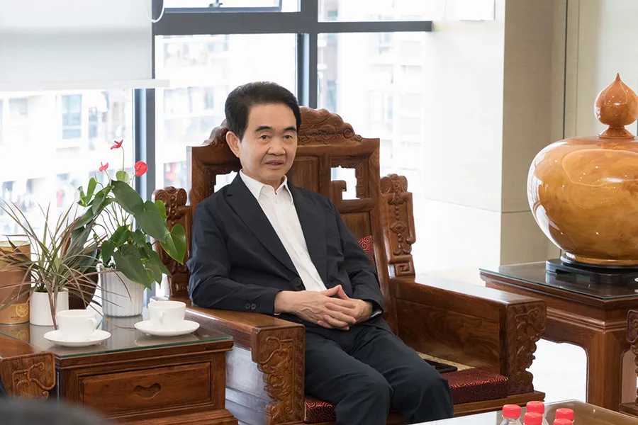香港各界文化促进会主席涂辉龙先生一行探望慰问杨祥波先生的夫人黄雪蓉及儿子杨题维