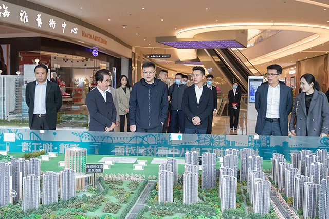 中信银行深圳分行党委书记、行长芦苇一行来海雅集团调研
