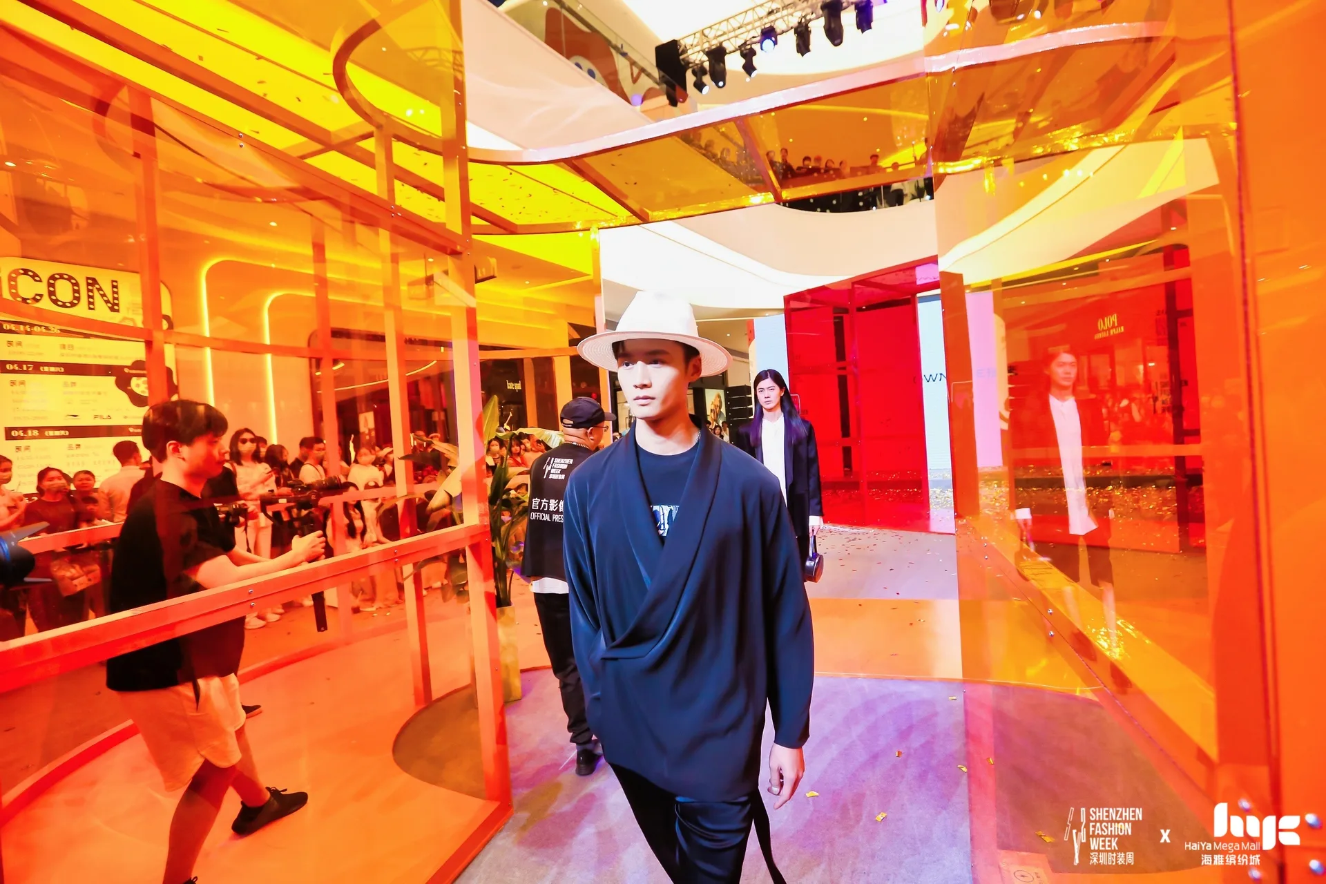 海雅缤纷城春夏时装周启幕 演绎ICON新时尚