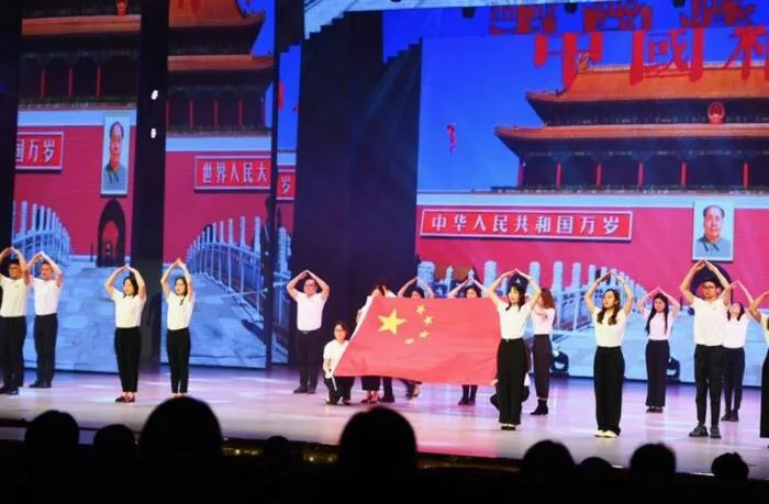 广州日报 | “紧跟新时代 永远跟党走” 庆祝建党100周年主题文艺汇演在深圳举行