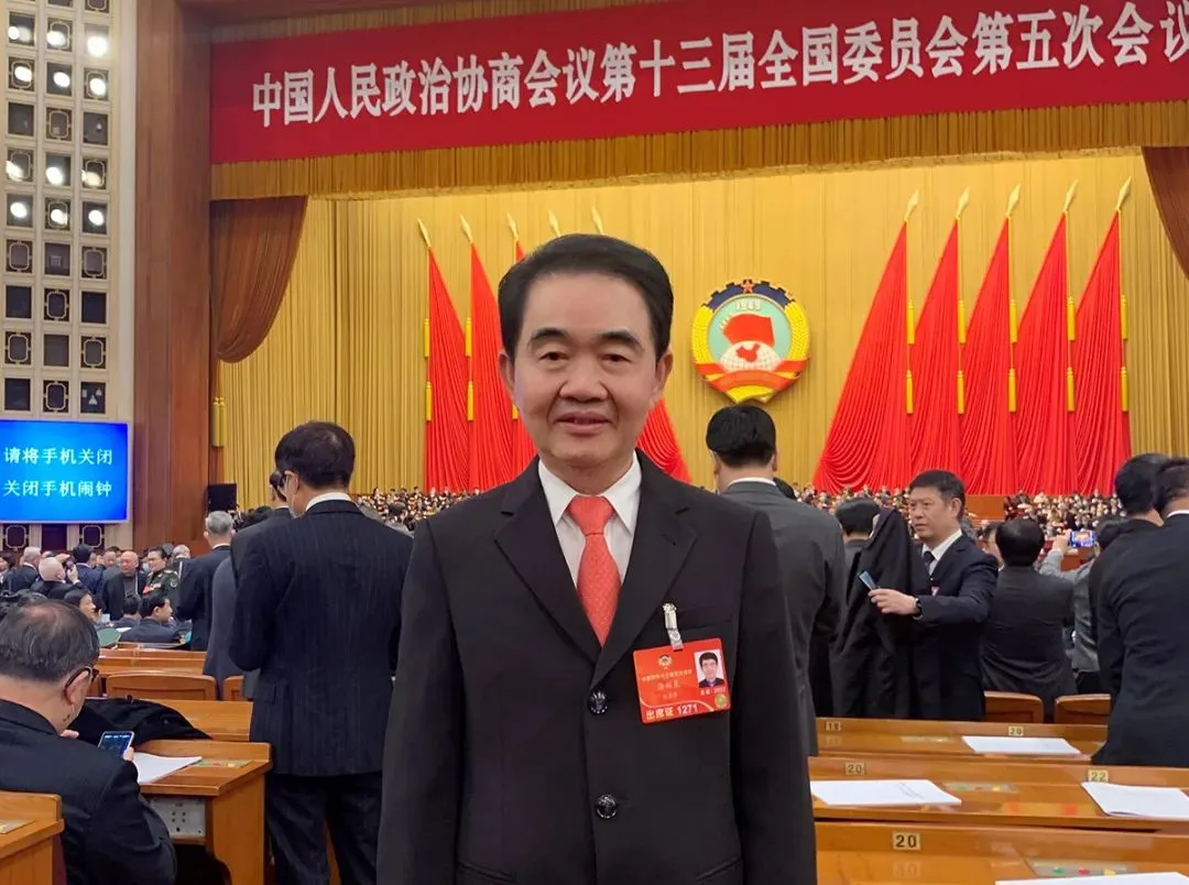 《凤凰网》报道|全国政协委员涂辉龙：加强舆论导向，加强法治建设，扶持民营企业发展