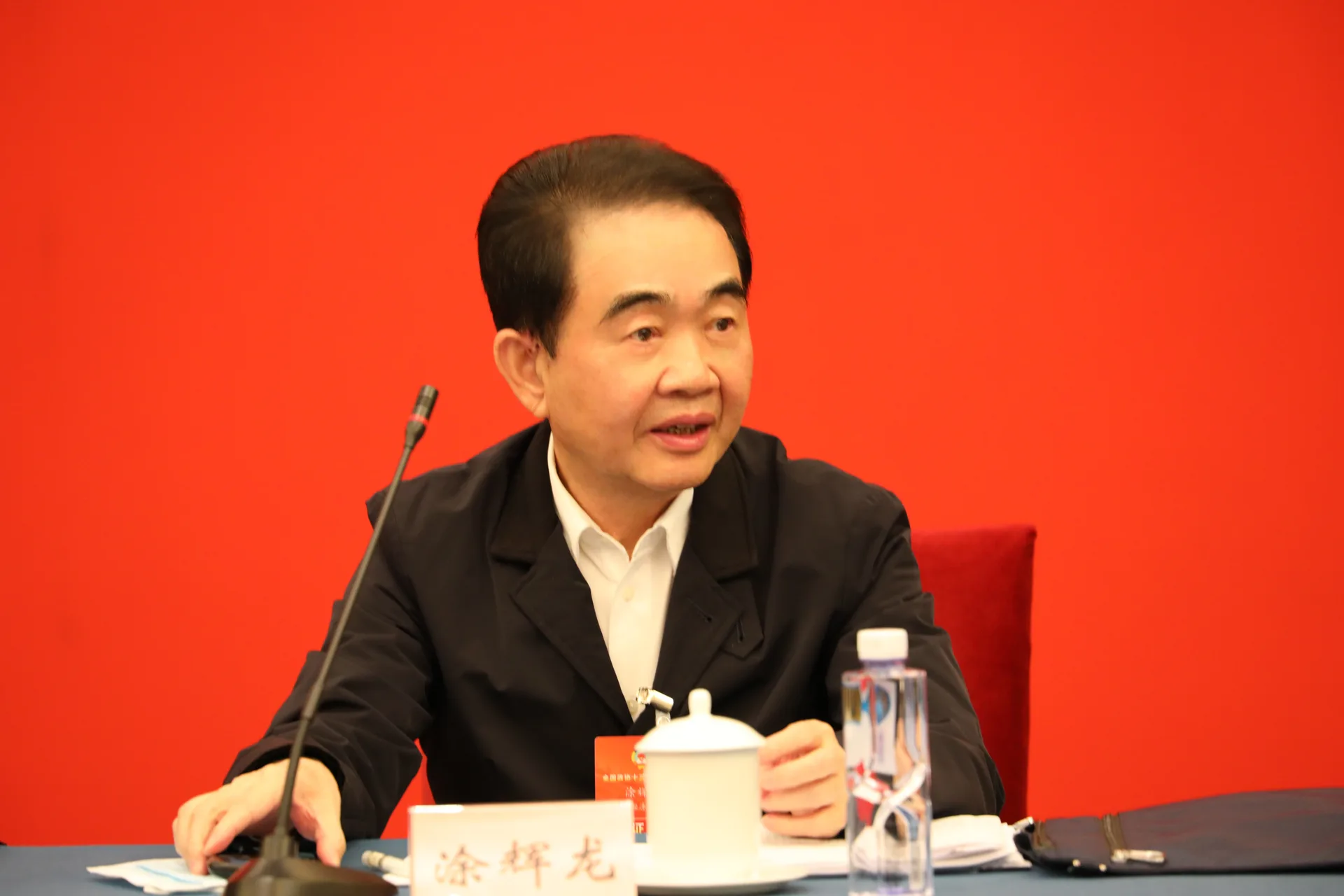 做“一国两制”伟大事业的实践者推动者——记集团董事局主席涂辉龙出席香港特区第六任行政长官选举系列活动