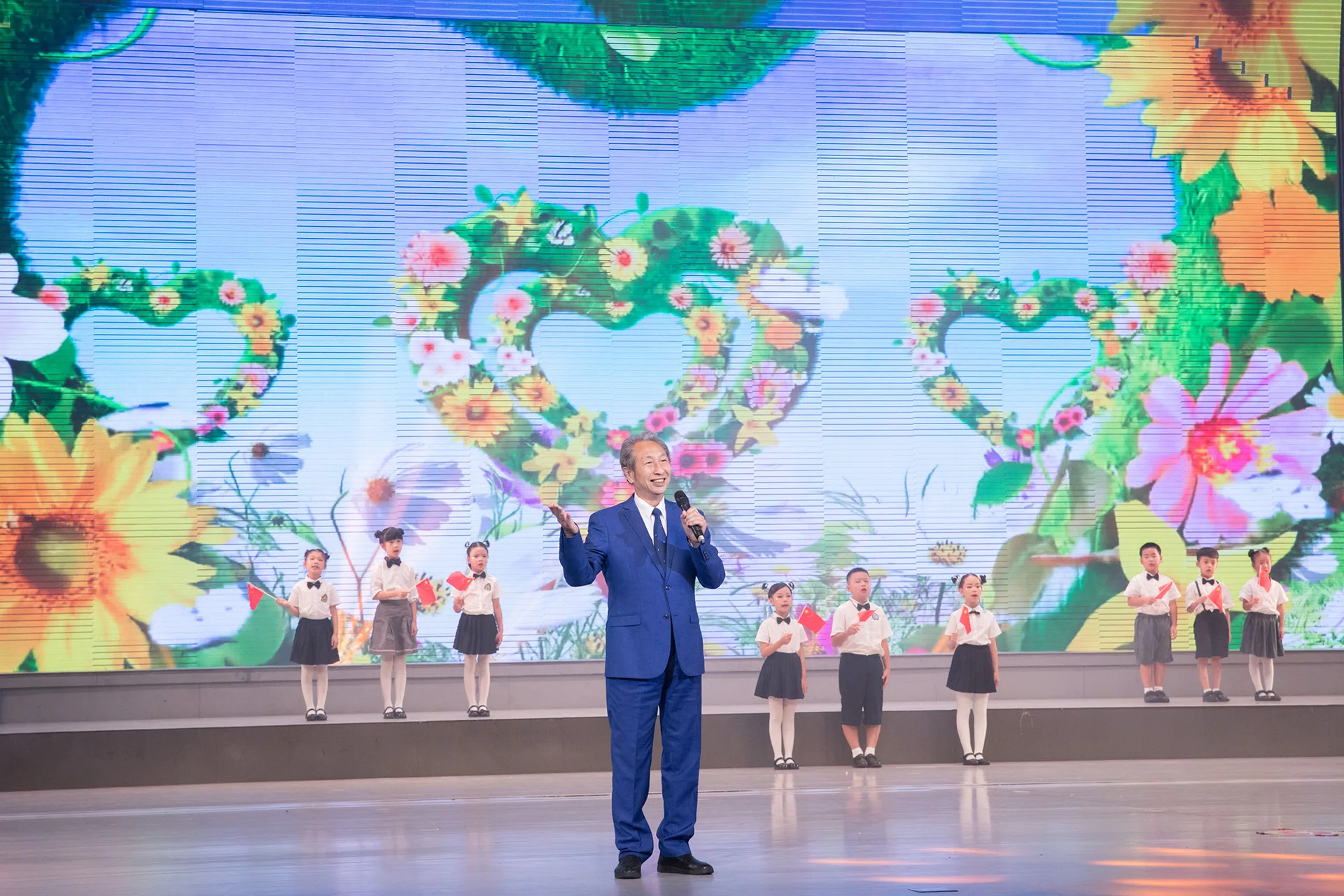 今朝更好看 一起向未来|庆祝香港回归祖国25周年文艺汇演暨深港青少年艺术文化交流中心启动仪式隆重举行