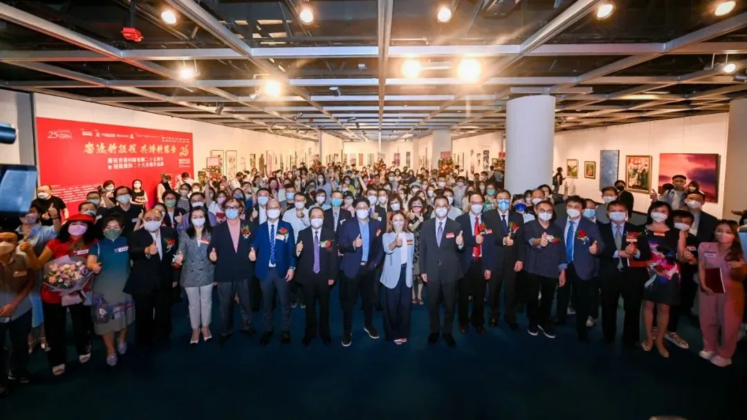 海雅集团董事局主席涂辉龙在香港各界文化促进会大型美术作品展开幕式上发表视频致辞