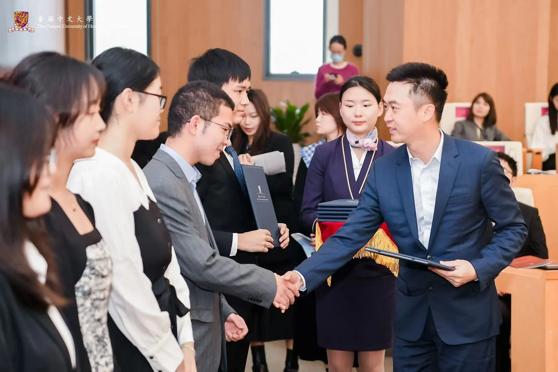 海雅集团执行总裁涂尔帆出席2022香港中文大学（深圳）年度颁奖典礼