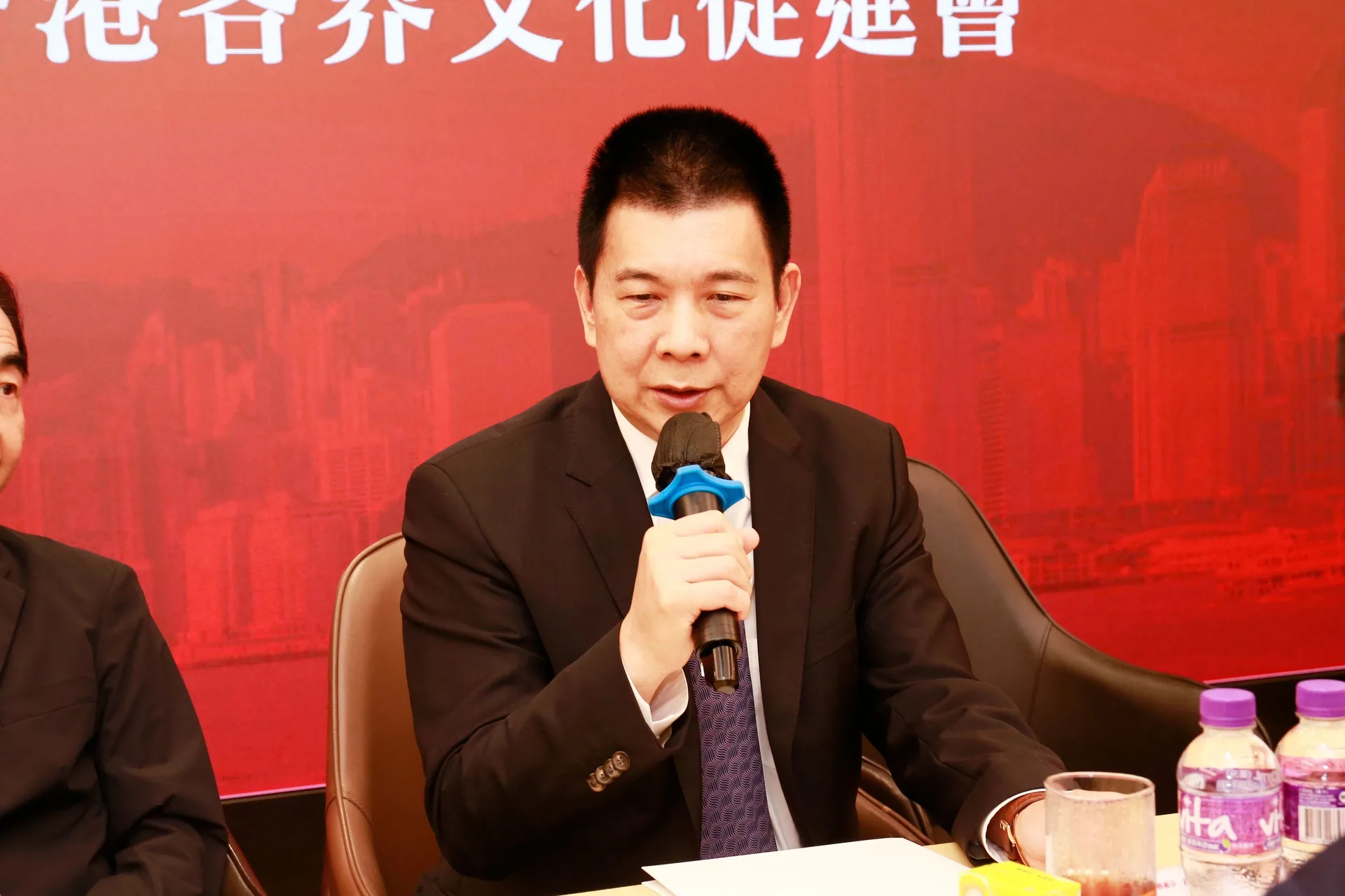 《紫荆网》报道 | 涂辉龙主席出席由香港文促会举办的座谈会 贯彻全国“两会”精神 吁各界维护国家安全