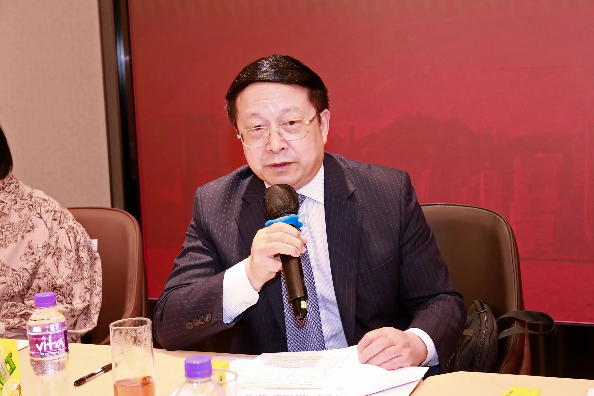 《紫荆网》报道 | 涂辉龙主席出席由香港文促会举办的座谈会 贯彻全国“两会”精神 吁各界维护国家安全