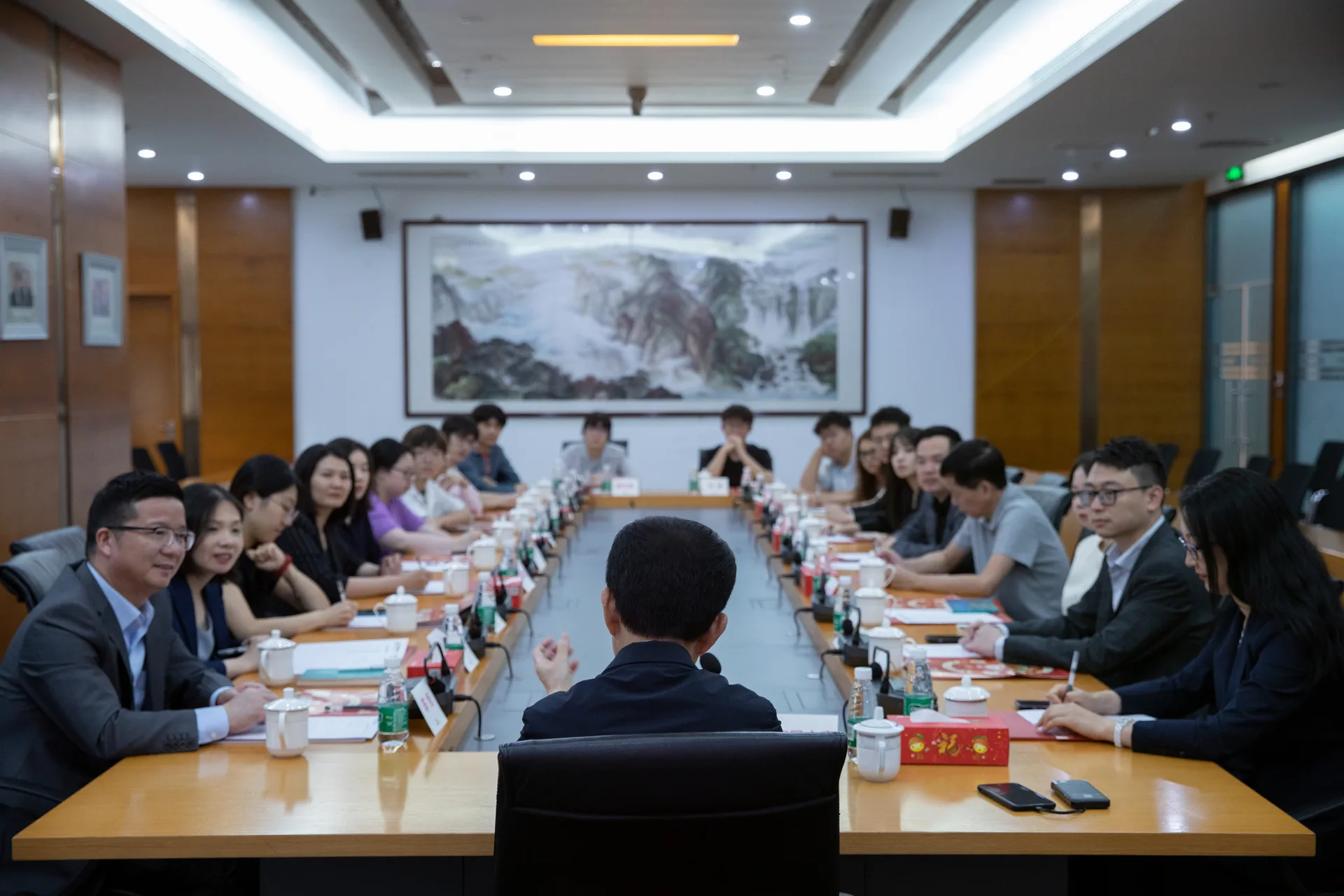 助力青年成长 | 涂辉龙主席会见香港中文大学（深圳）教育基金会一行并寄语获奖学生