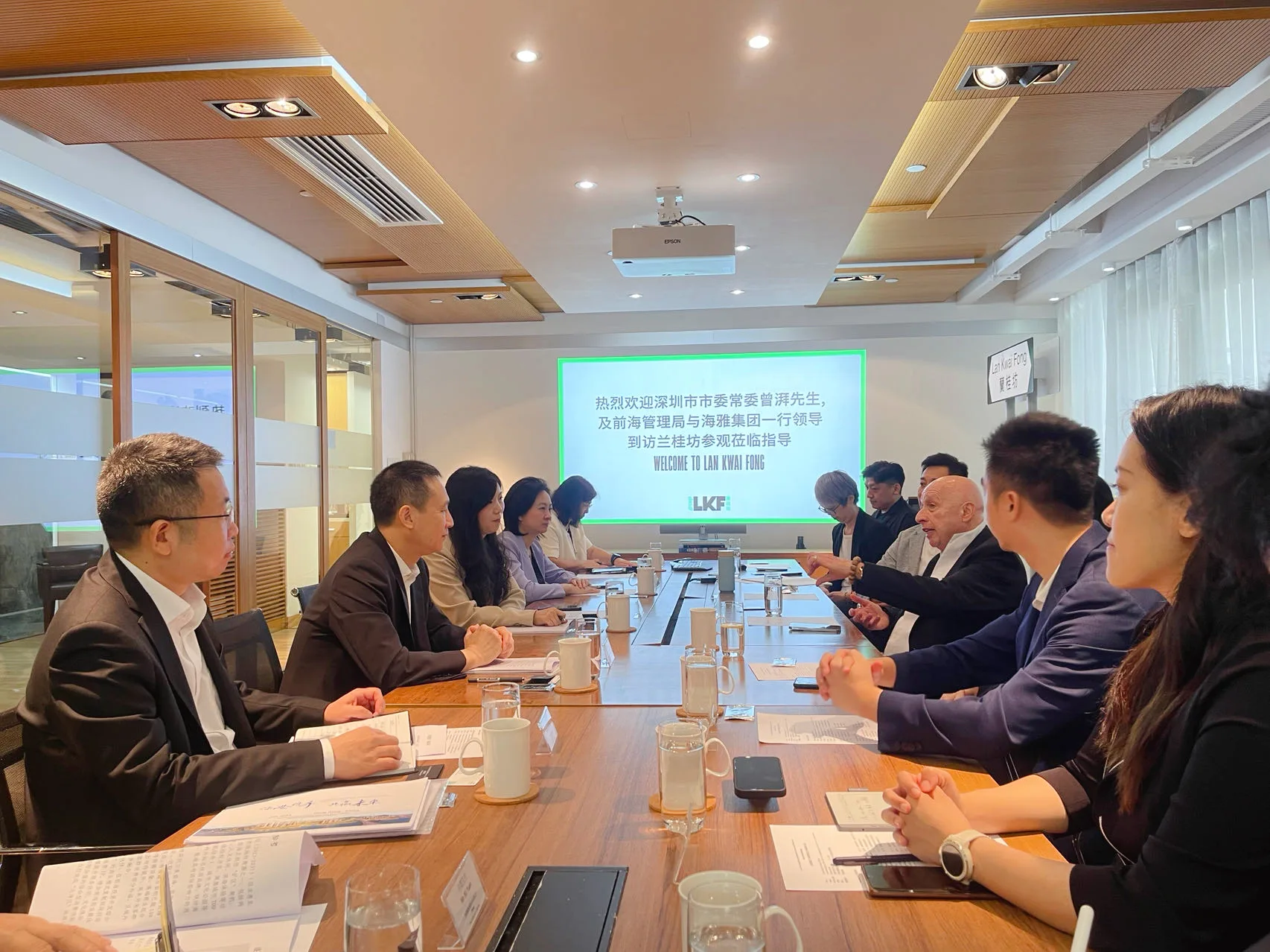 深圳市委常委曾湃一行与海雅集团和兰桂坊集团座谈
