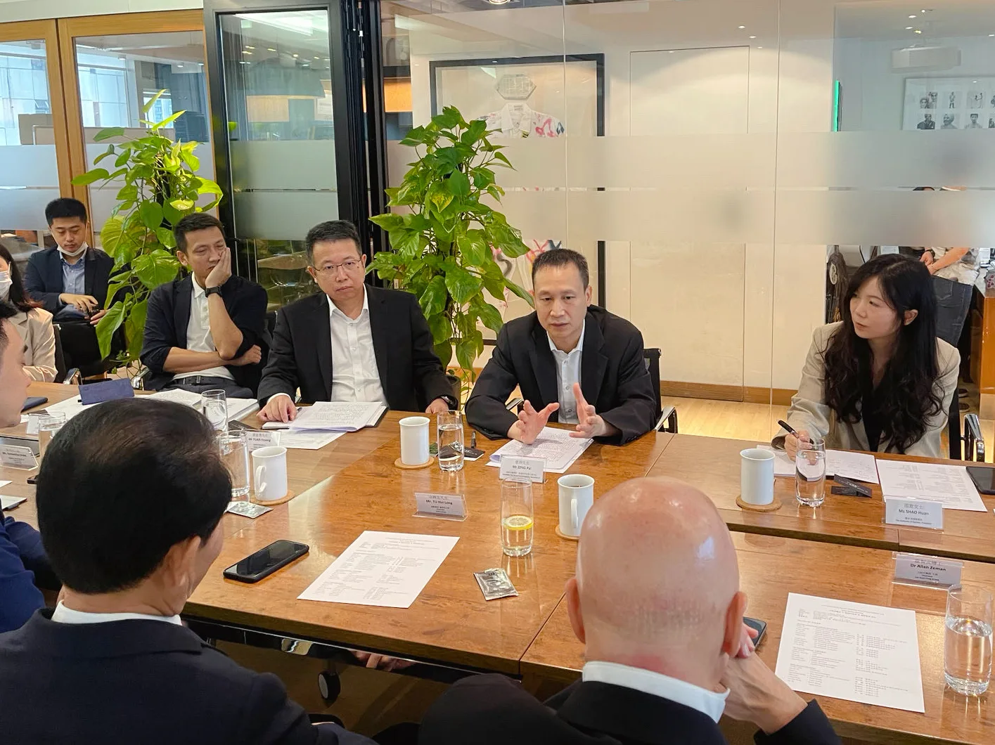 深圳市委常委曾湃一行与海雅集团和兰桂坊集团座谈