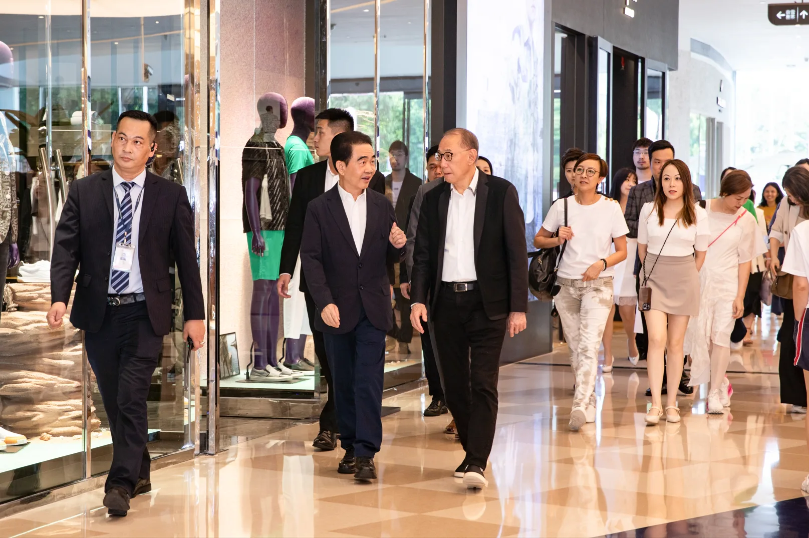 英皇集团杨受成主席一行到访海雅集团座谈交流