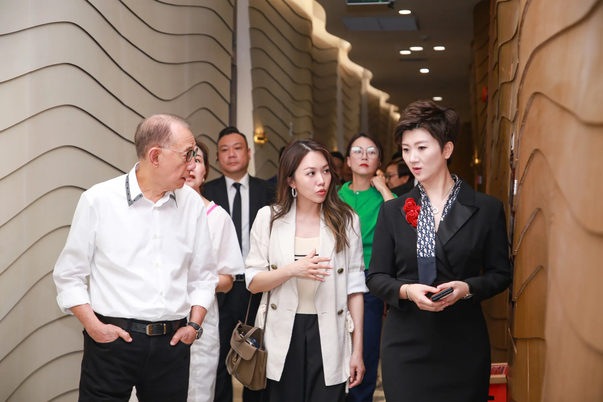 英皇集团杨受成主席一行到访海雅集团座谈交流