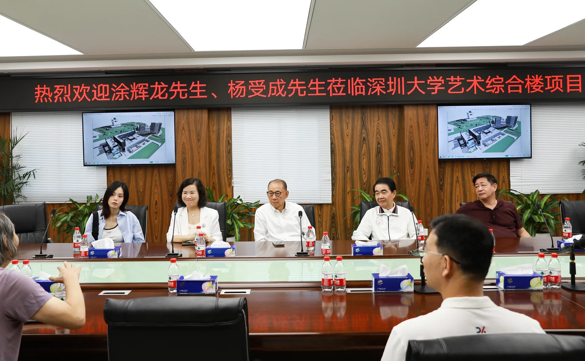 英皇集团杨受成主席一行到访海雅集团座谈交流