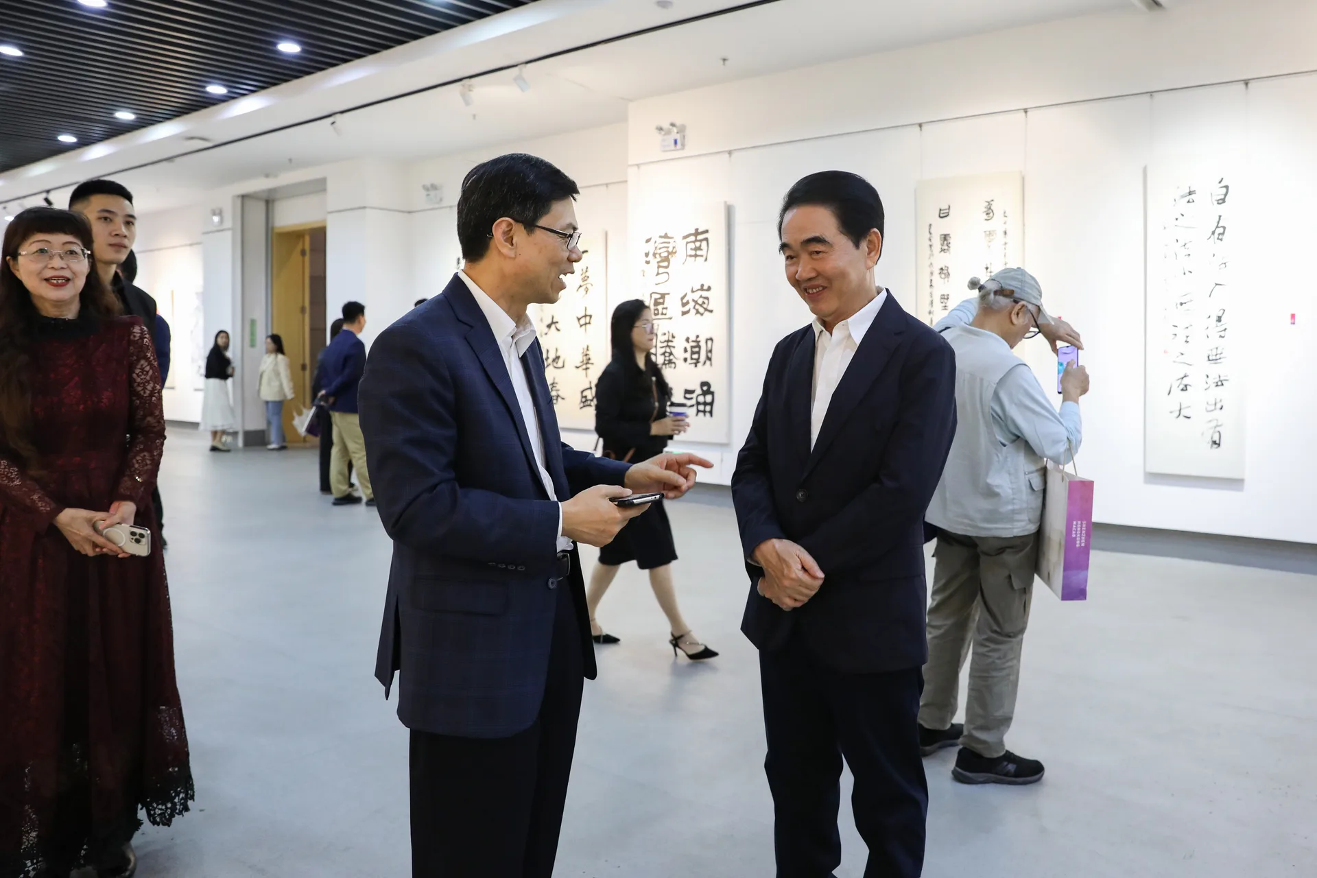 家国同心·湾区筑梦｜宝安区首届深港澳三城书画艺术展开幕 涂辉龙主席出席启动仪式