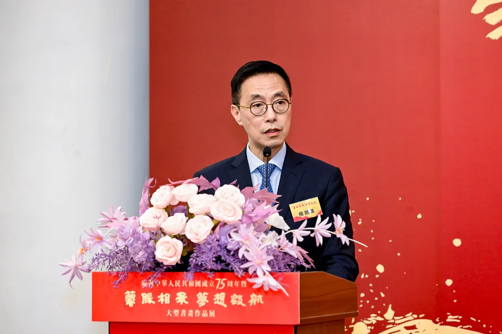 紫荊网报道 丨 海雅集团董事局主席涂辉龙出席《艺脉相承·梦想启航》大型书画作品展启动仪式