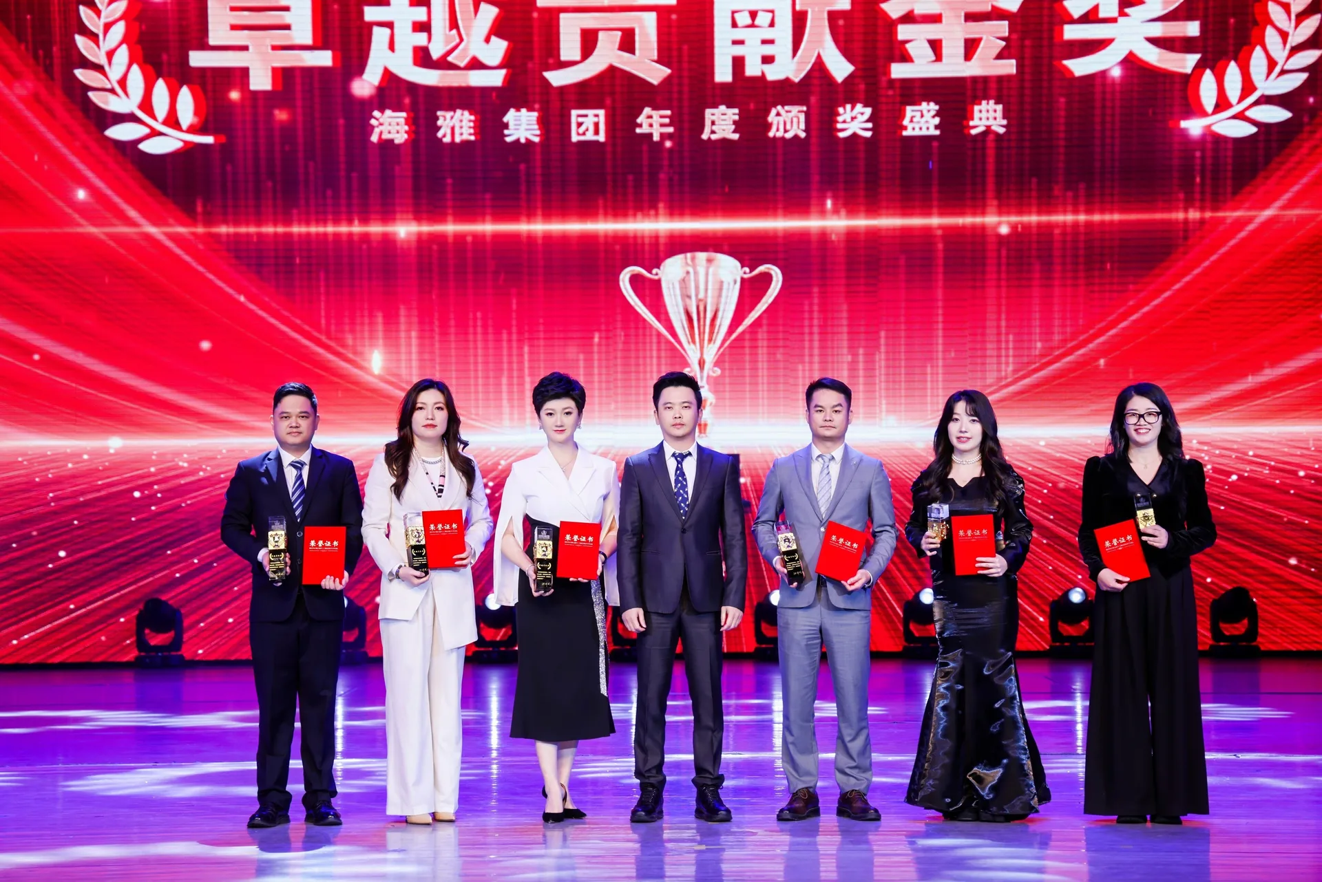 龙映辉煌 蛇舞新章 | 海雅集团2025年会盛典圆满举办