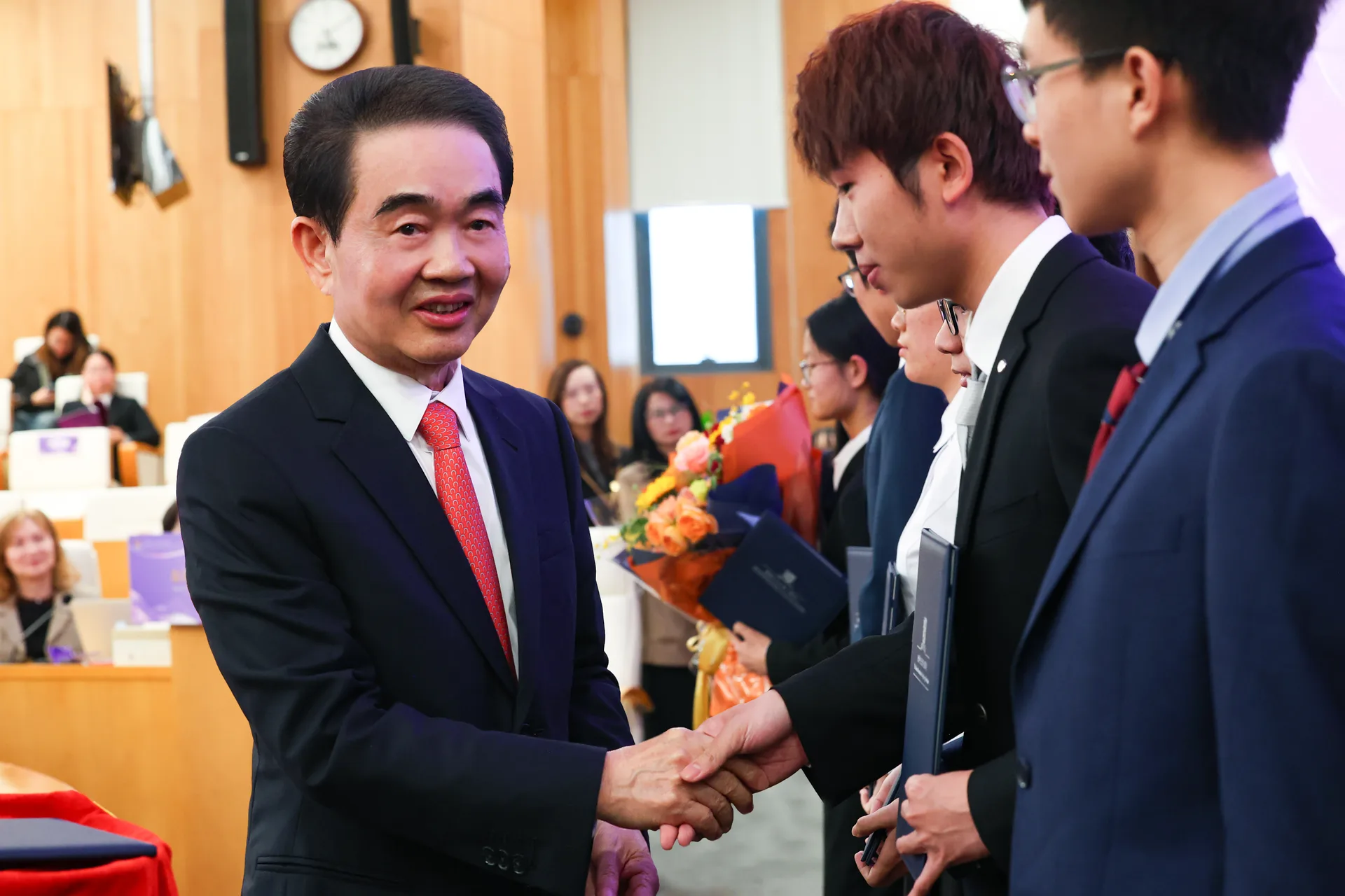 海雅集团董事局主席涂辉龙博士出席香港中文大学(深圳)2024年度颁奖典礼