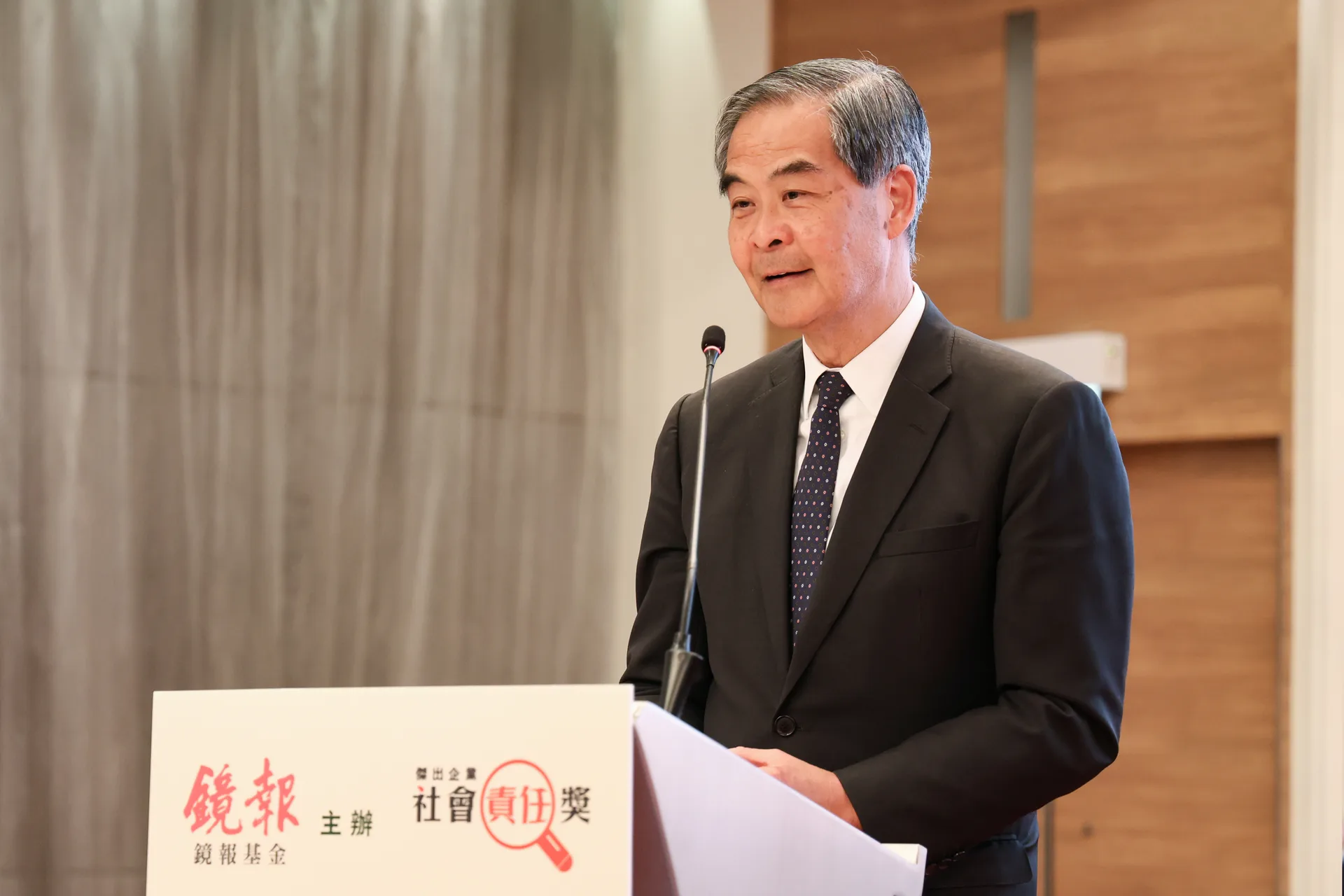 海雅集团董事局主席涂辉龙出席镜报“第十一届杰出企业社会责任奖颁奖典礼”