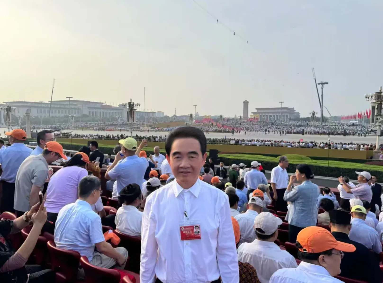 海雅集团董事局主席涂辉龙受邀观礼九三阅兵 见证大国威仪！